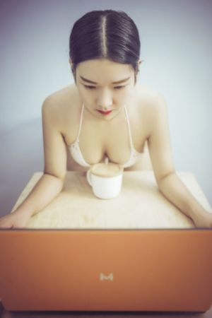 早晨被男朋友啪醒_BD电影在线观看